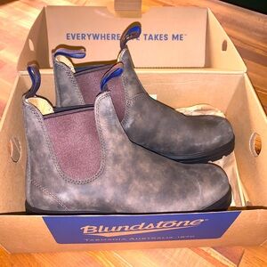 New Blunstone boots. Rustic brown, fleece lined sole, in box.